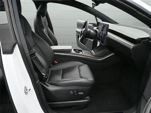 Used 2023 Tesla Model X image 30