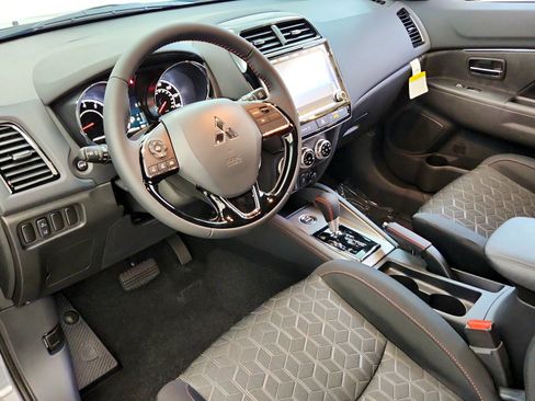 Used 2025 Mitsubishi Outlander Sport AWD image 19