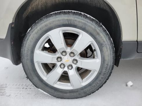 Used 2017 Chevrolet Traverse LT w/ Style and Technology Package image 5