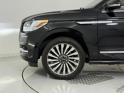Used 2019 Lincoln Navigator Reserve image 24