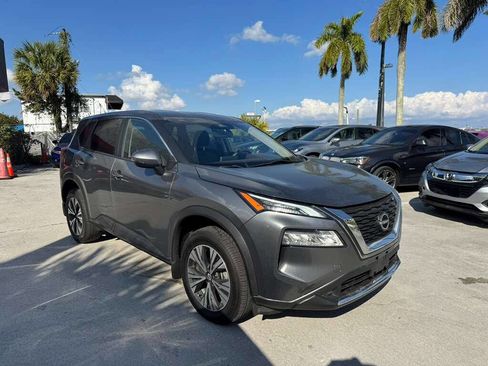 Used 2023 Nissan Rogue SV image 4
