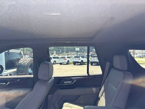 Used 2025 GMC Yukon Elevation w/ Technology Package AWD/4WD image 14