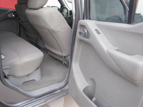 Used 2018 Nissan Frontier SV RWD image 11