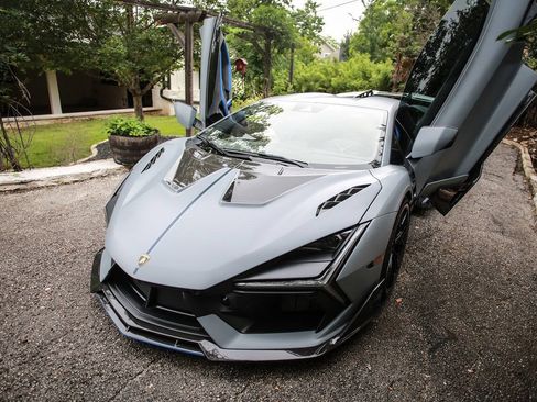 Used 2024 Lamborghini Revuelto AWD/4WD image 34