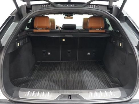 Used 2018 Land Rover Range Rover Velar R-Dynamic HSE image 32