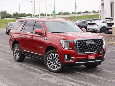 Used 2024 GMC Yukon Denali Ultimate AWD/4WD image 13