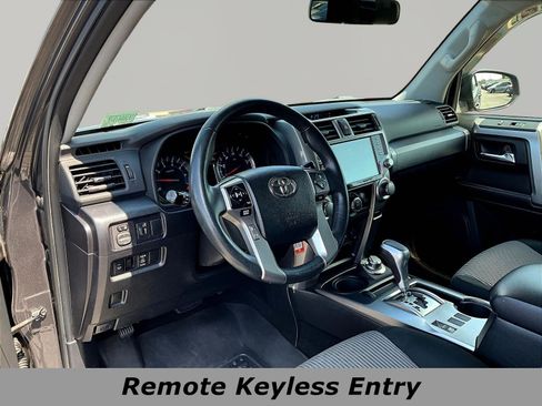 Used 2019 Toyota 4Runner SR5 AWD/4WD image 17