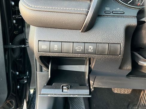 Used 2023 Toyota Camry SE image 11