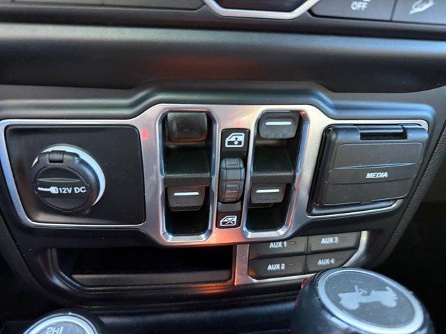 Used 2021 Jeep Wrangler Unlimited Sahara AWD/4WD image 17