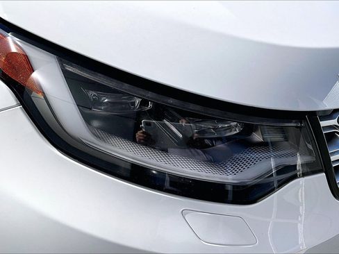 Used 2024 Land Rover Discovery S image 28