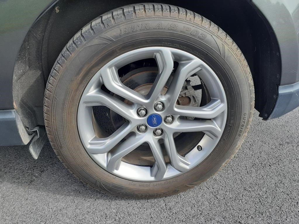 Used 2018 Ford Edge Titanium w/ Equipment Group 301A AWD/4WD image 21