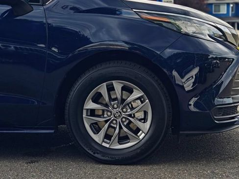 Used 2023 Toyota Sienna LE AWD/4WD image 55