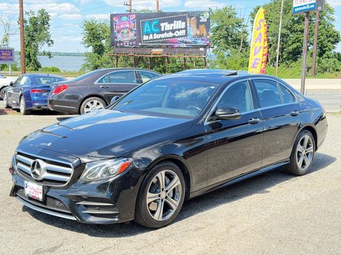Used 2017 Mercedes-Benz E 300 4MATIC image 8