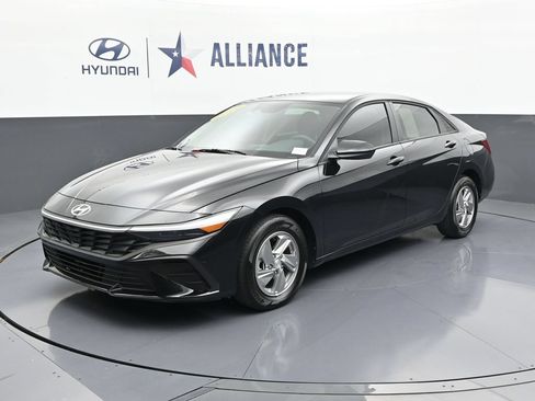 Certified 2026 Hyundai Elantra SE FWD image 1