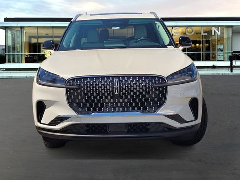 Used 2026 Lincoln Aviator AWD image 2