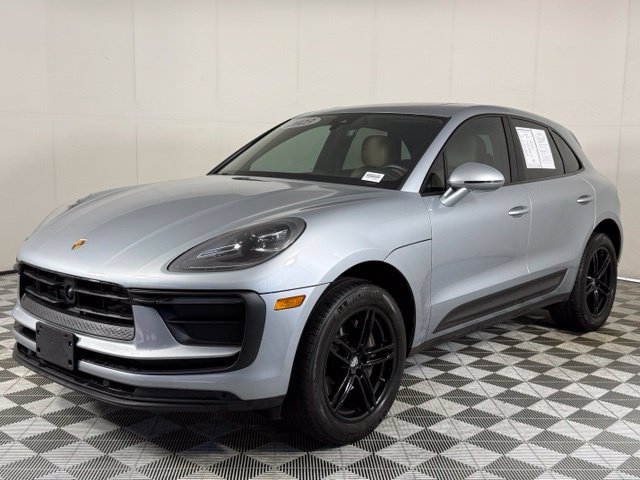 Used 2023 Porsche Macan AWD/4WD image 2