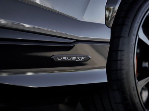 Used 2025 Lamborghini Urus SE image 9