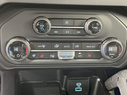Used 2025 Ford Bronco Badlands AWD/4WD image 19