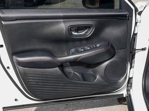 Used 2025 Honda HR-V Sport image 11