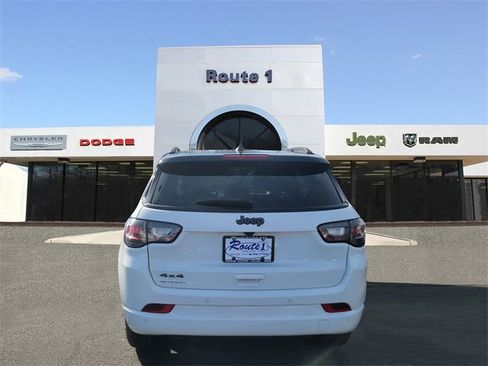 Used 2024 Jeep Compass Limited w/ High Altitude Package image 7