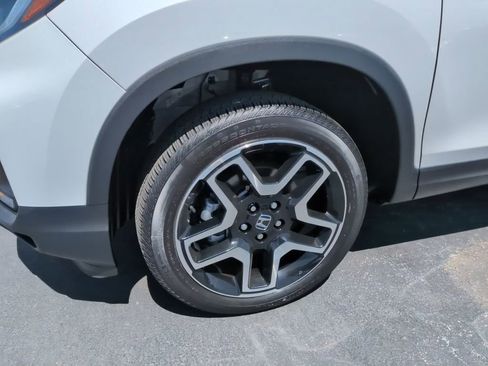 Used 2023 Honda Passport Elite image 12