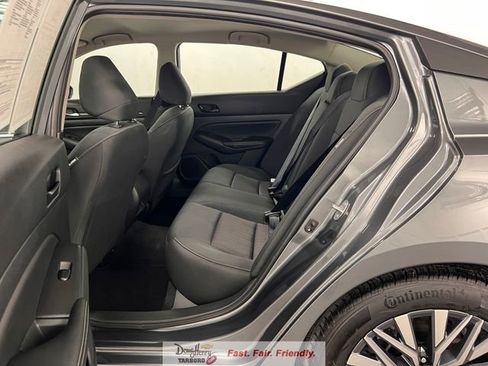 Used 2025 Nissan Altima 2.5 SV FWD image 33