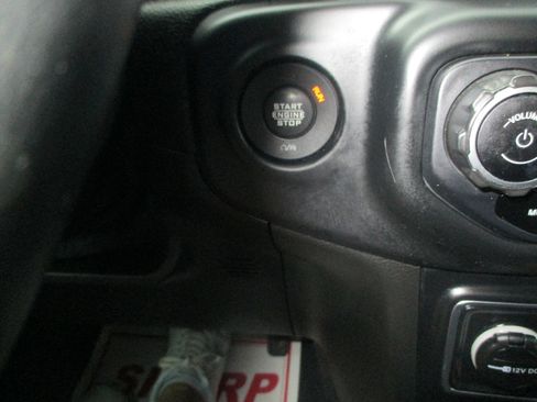 Used 2021 Jeep Wrangler Unlimited Sahara AWD/4WD image 6