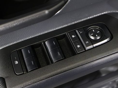 Used 2025 Toyota 4Runner SR5 AWD/4WD image 33