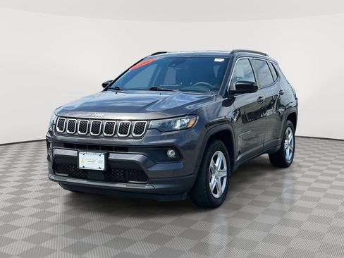 Used 2024 Jeep Compass Latitude w/ Altitude Special Edition AWD/4WD image 3