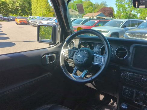 Used 2023 Jeep Wrangler Unlimited Sahara w/ Cold Weather Group AWD/4WD image 28
