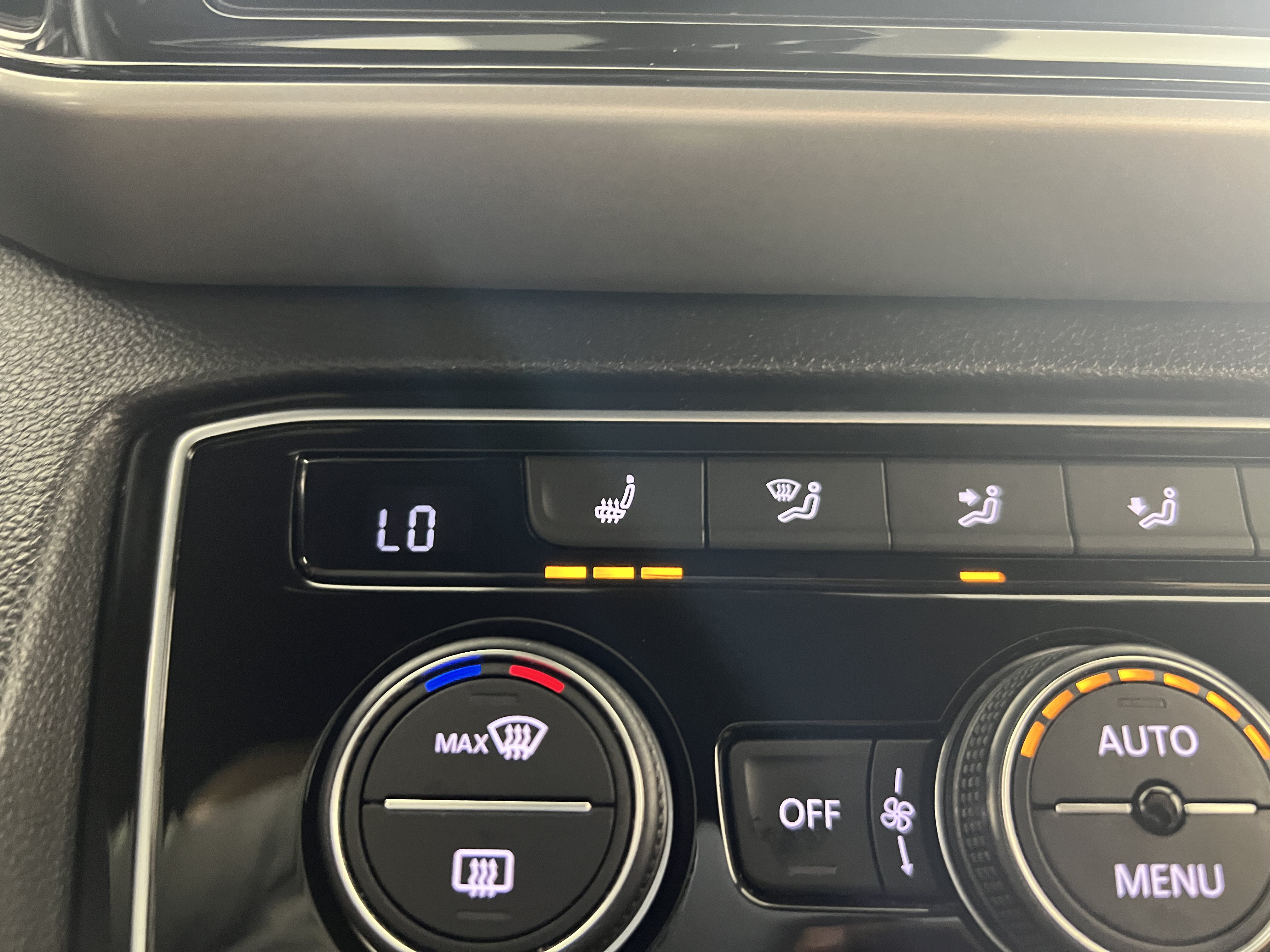Used 2020 Volkswagen Atlas Cross Sport SEL R-Line AWD/4WD image 21