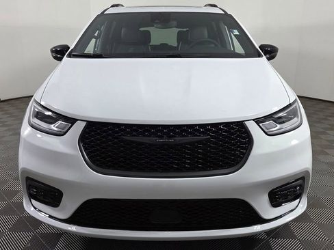 New 2026 Chrysler Pacifica Limited w/ S Appearance Package image 2