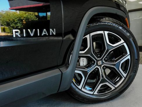 Used 2025 Rivian R1S Adventure AWD/4WD image 16