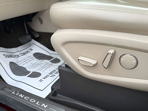 Used 2020 Lincoln Nautilus Reserve image 30