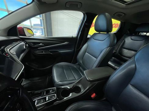 Used 2022 Chevrolet Bolt EUV Premier w/ Sun & Sound Package FWD image 12