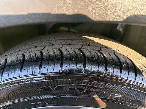 Used 2024 Hyundai Venue SEL image 30