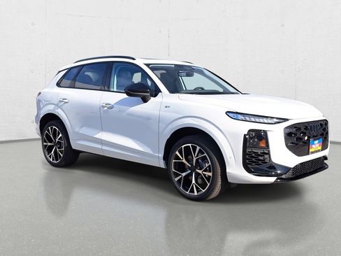 New 2026 Audi Q3 quattro 2.0T image 3