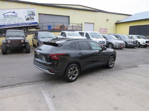 Used 2024 Chevrolet Trax LT image 7