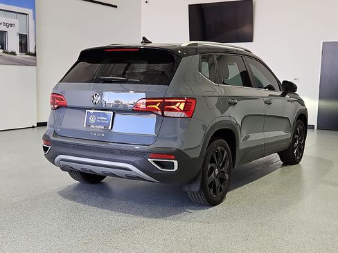 Certified 2023 Volkswagen Taos SE w/ Panoramic Sunroof Package FWD image 8
