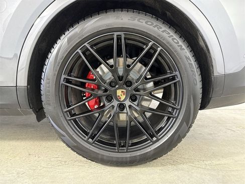 New 2026 Porsche Cayenne S image 14