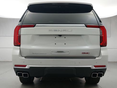 Used 2025 GMC Yukon Denali w/ Sun & Power Step Package AWD/4WD image 6