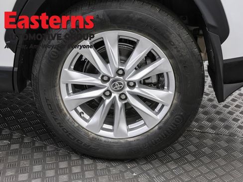 Used 2024 Toyota Corolla Cross LE w/ Moonroof Package AWD/4WD image 33