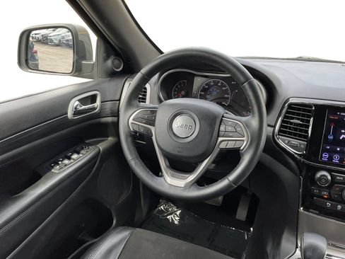 Used 2019 Jeep Grand Cherokee Altitude RWD image 11