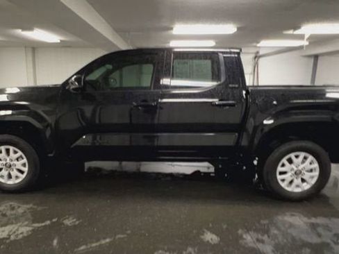 Used 2025 Toyota Tacoma SR5 image 5