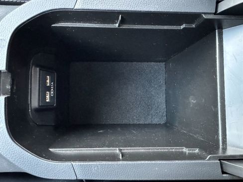 Used 2021 Toyota RAV4 XLE Premium image 38