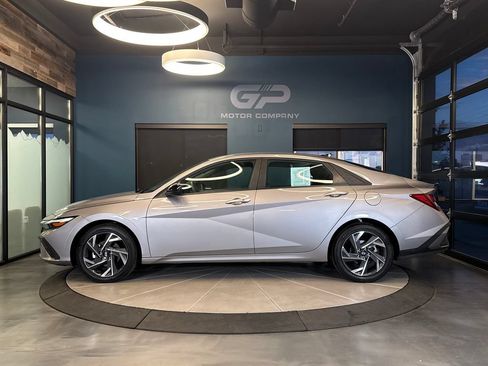 Used 2025 Hyundai Elantra Sport FWD image 6