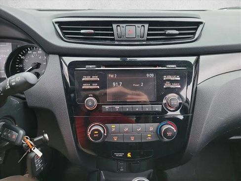 Used 2017 Nissan Rogue Sport S w/ S Appearance Package image 20