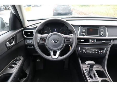 Used 2017 Kia Optima LX FWD image 10