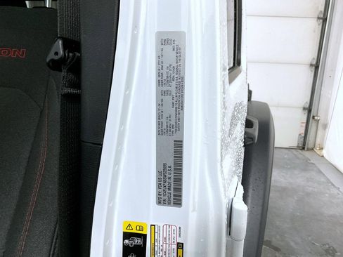 Used 2025 Jeep Wrangler Unlimited Rubicon image 25