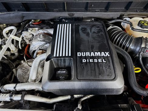 Used 2023 Chevrolet Silverado 1500 LT w/ Z71 Off-Road Package image 38